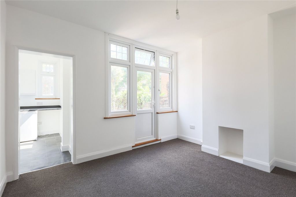 Property photo 3 of 7 Picture No. 32