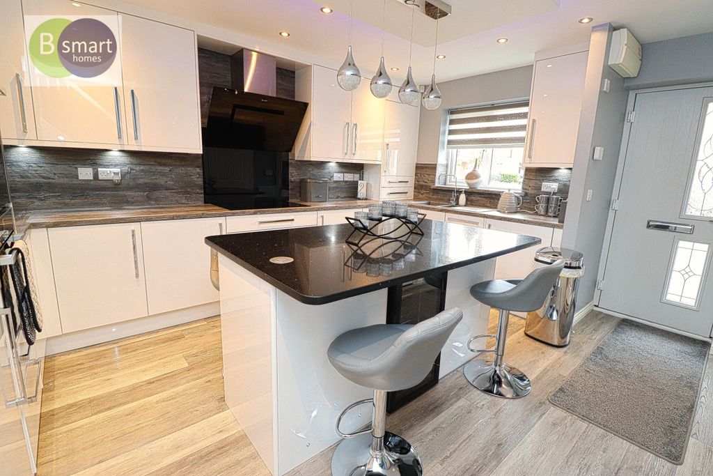 Property photo 3 of 16 Img_4462