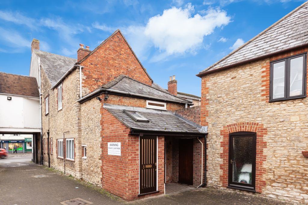 Property photo 1 of 7 179052