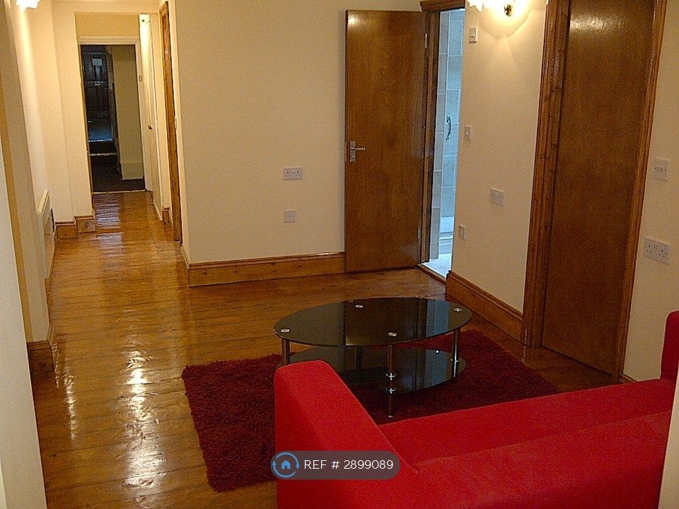 Property photo 3 of 14 Lounge