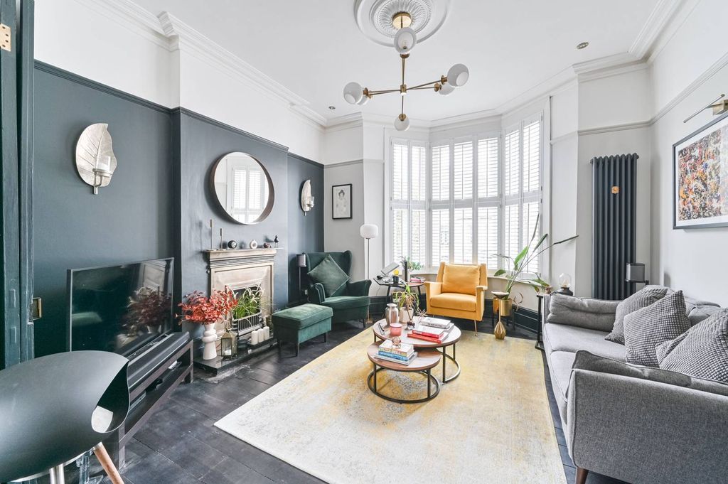 Property photo 2 of 35