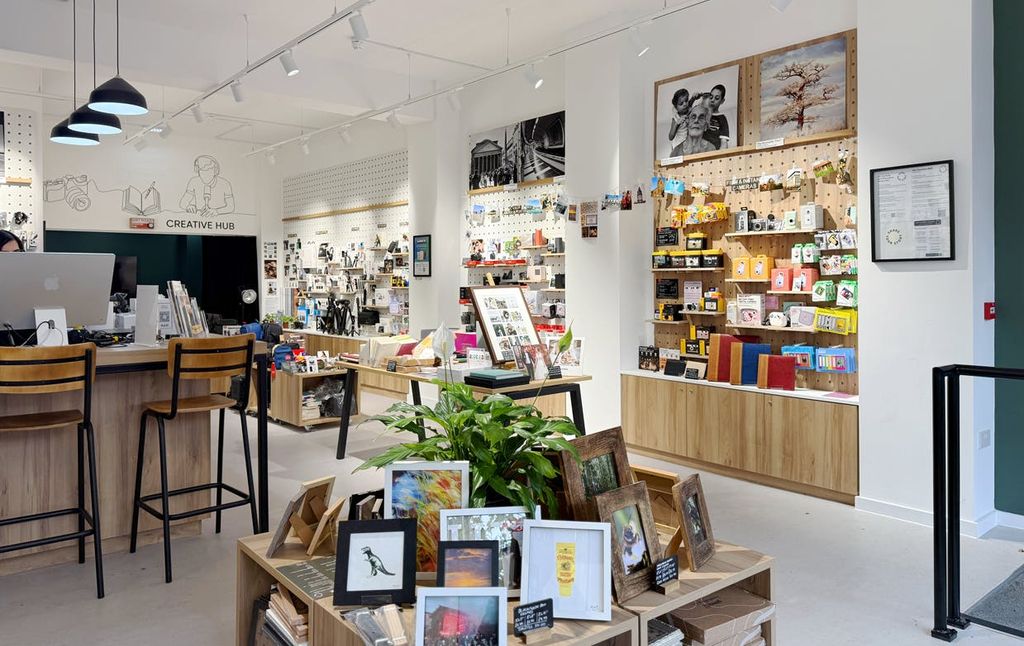 Property photo 2 of 7 Retailunit_Forsale_Altrincham_0000S_0006_Layer250.Png