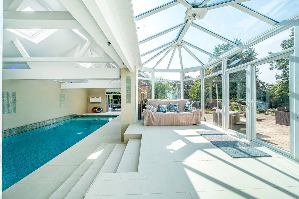 Property photo 2 of 25 Picture No. 10