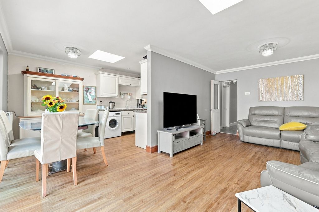 Property photo 2 of 25