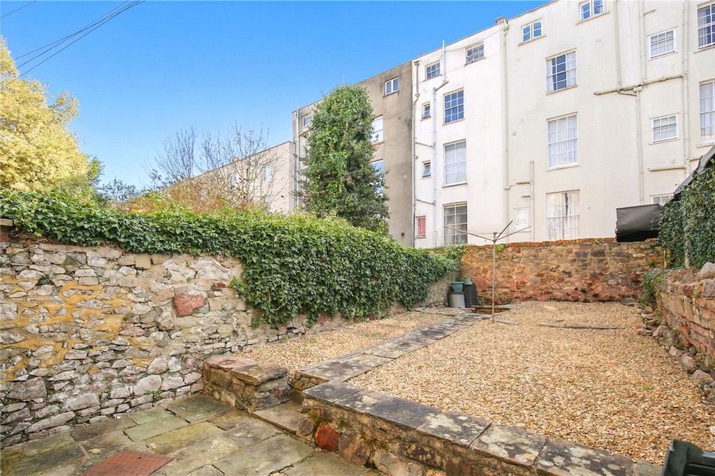 Property photo 2 of 10 Picture No. 16