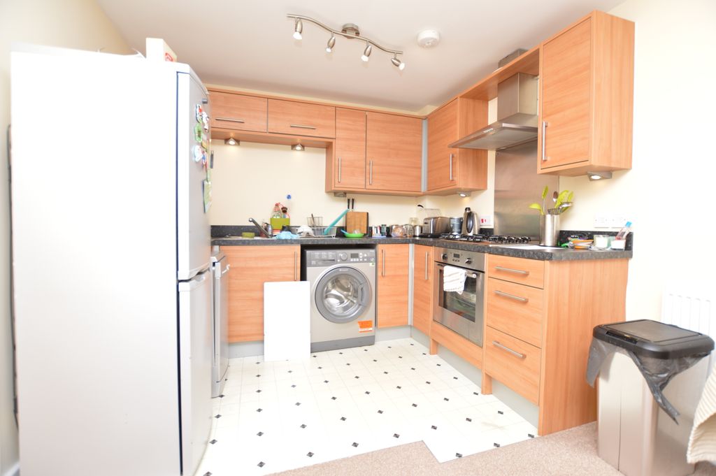 Property photo 3 of 6 Kitchen