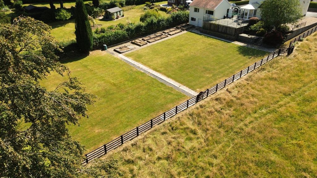 Property photo 2 of 28