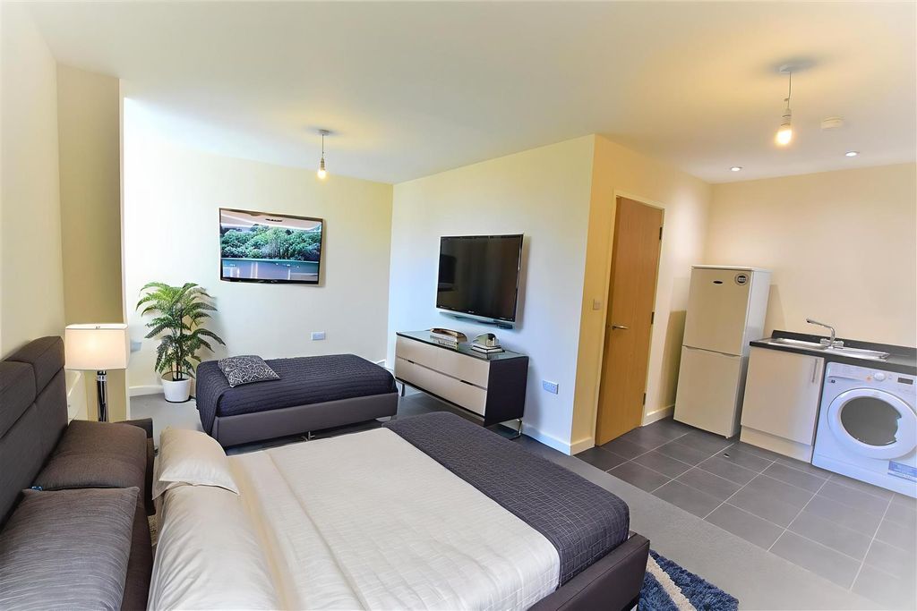 Property photo 1 of 3 2 - Bedroom - Modern - 1.Jpg