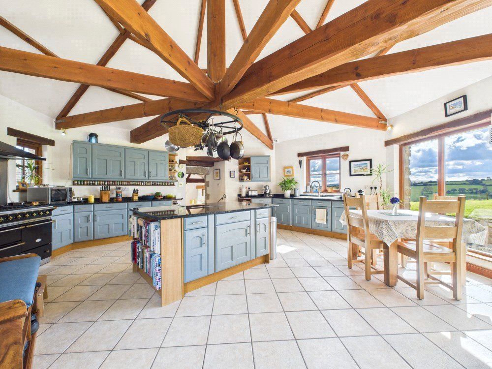 Property photo 3 of 26 Kitchen