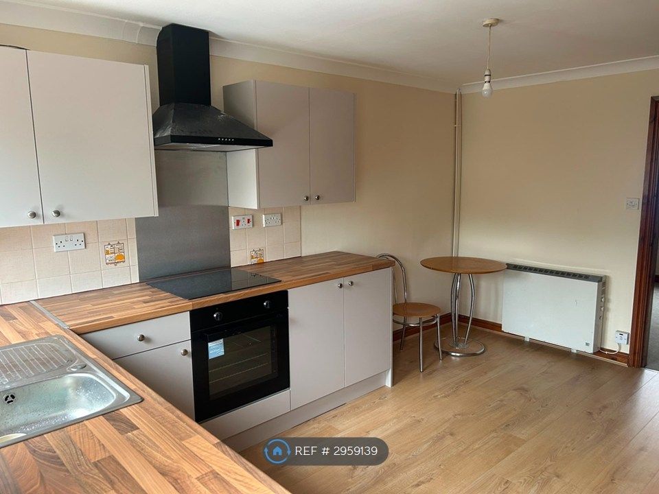 Property photo 1 of 8 Kitchen / Dining 1