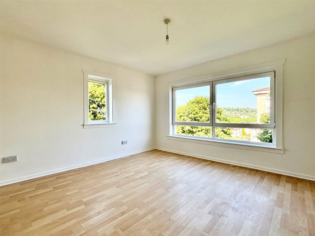 Property photo 2 of 16 Picture No. 13