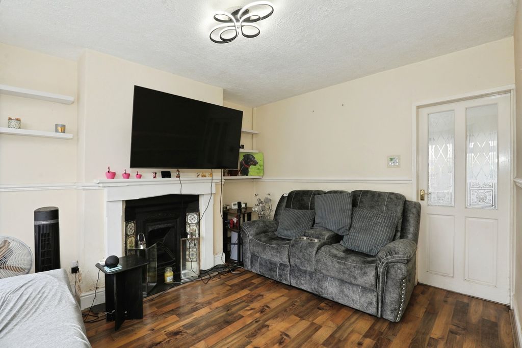 Property photo 2 of 15 Pbox-Img.Jpg