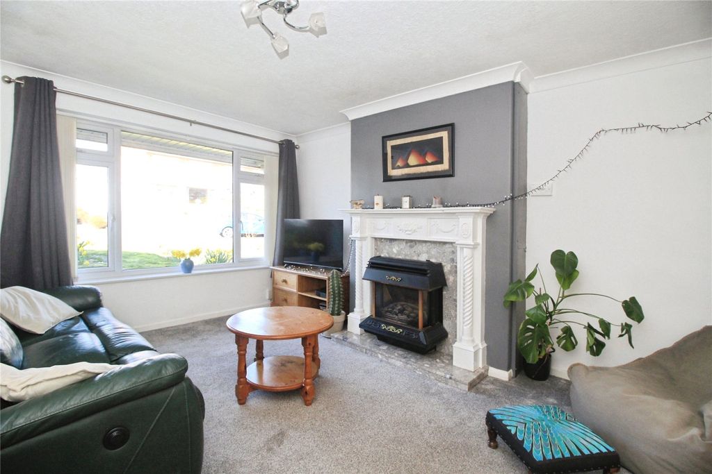 Property photo 2 of 12 Lounge