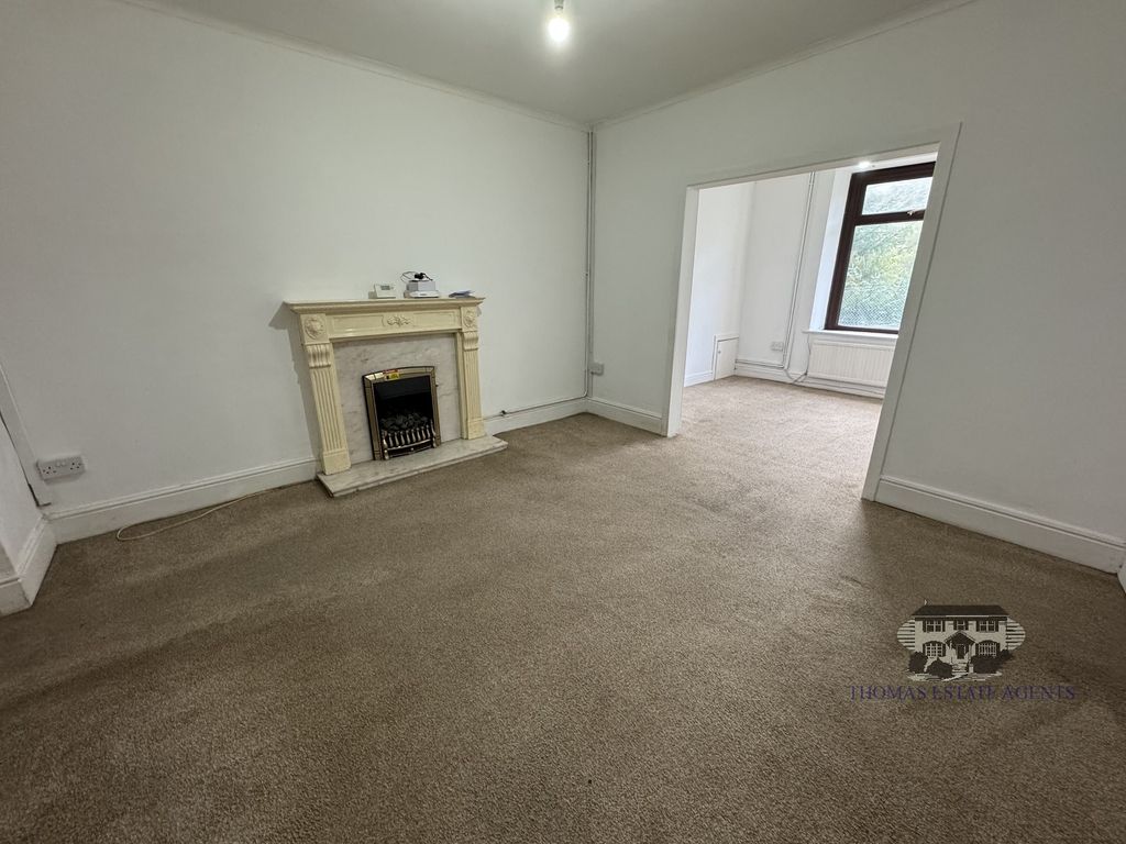 Property photo 2 of 10 Lounge