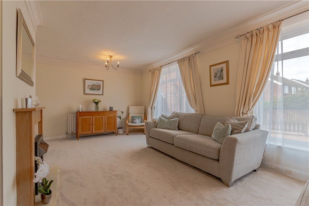 Property photo 2 of 21 Sitting Room