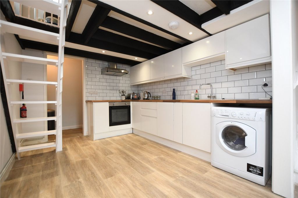 Property photo 2 of 18 Picture No. 02