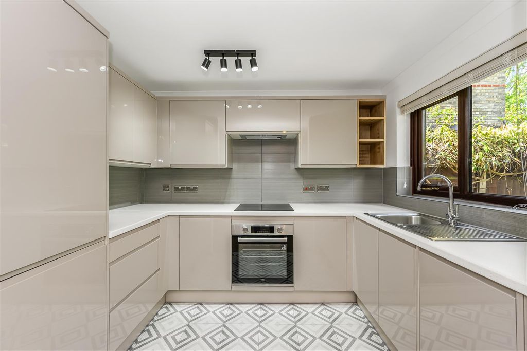 Property photo 2 of 22