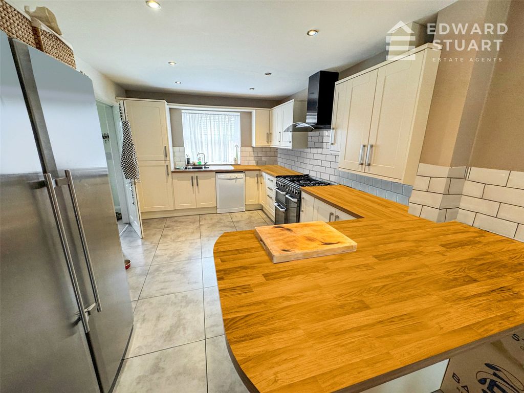 Property photo 1 of 17 Picture No. 16