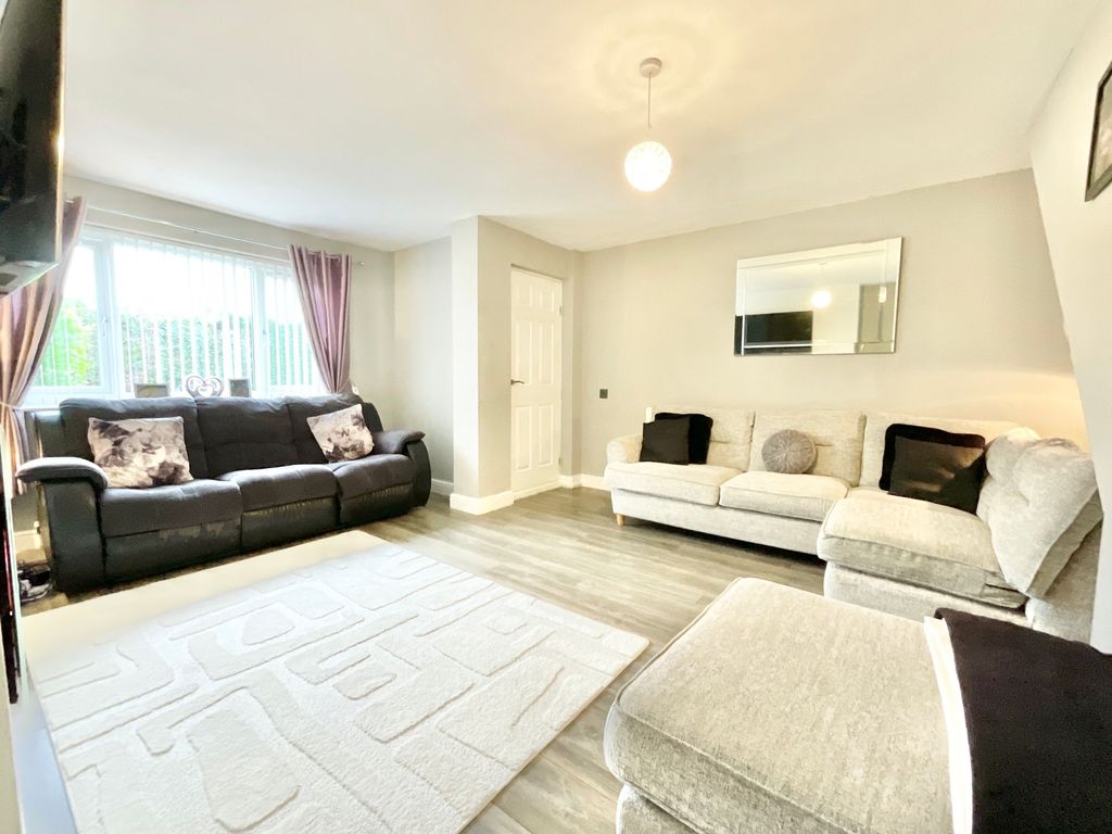 Property photo 2 of 27