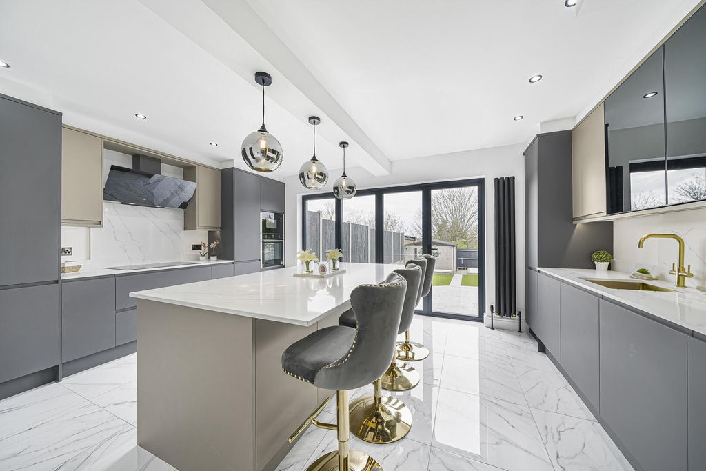 Property photo 2 of 20 Kitchen