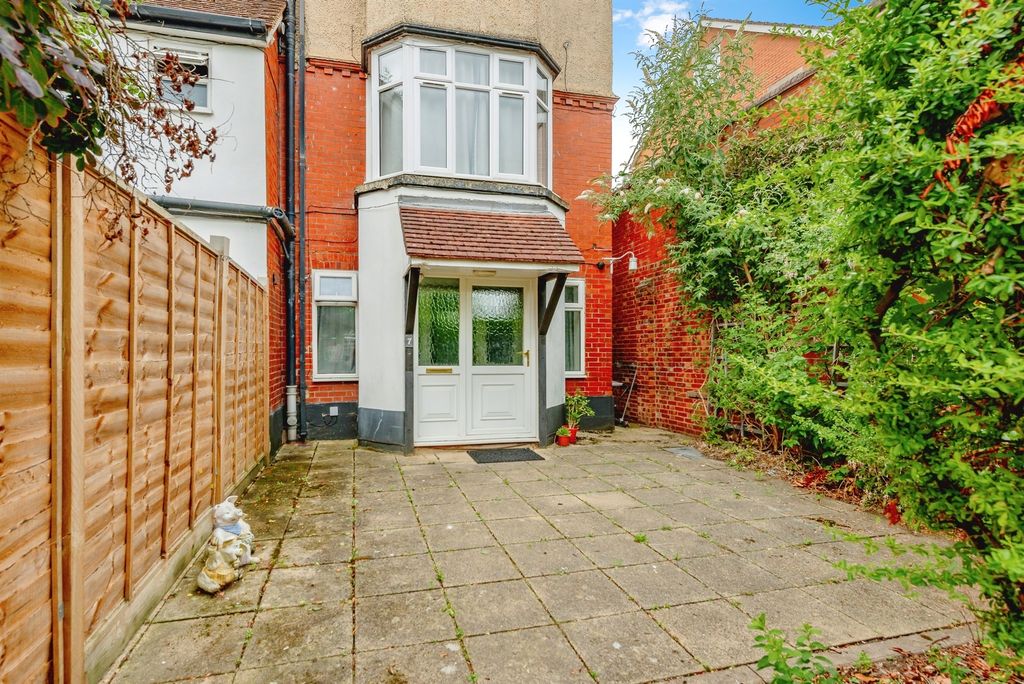 Property photo 2 of 10