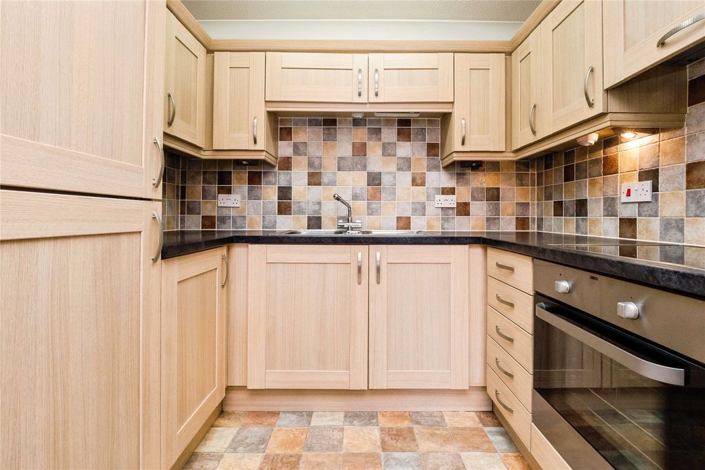 Property photo 3 of 11 Kitchen