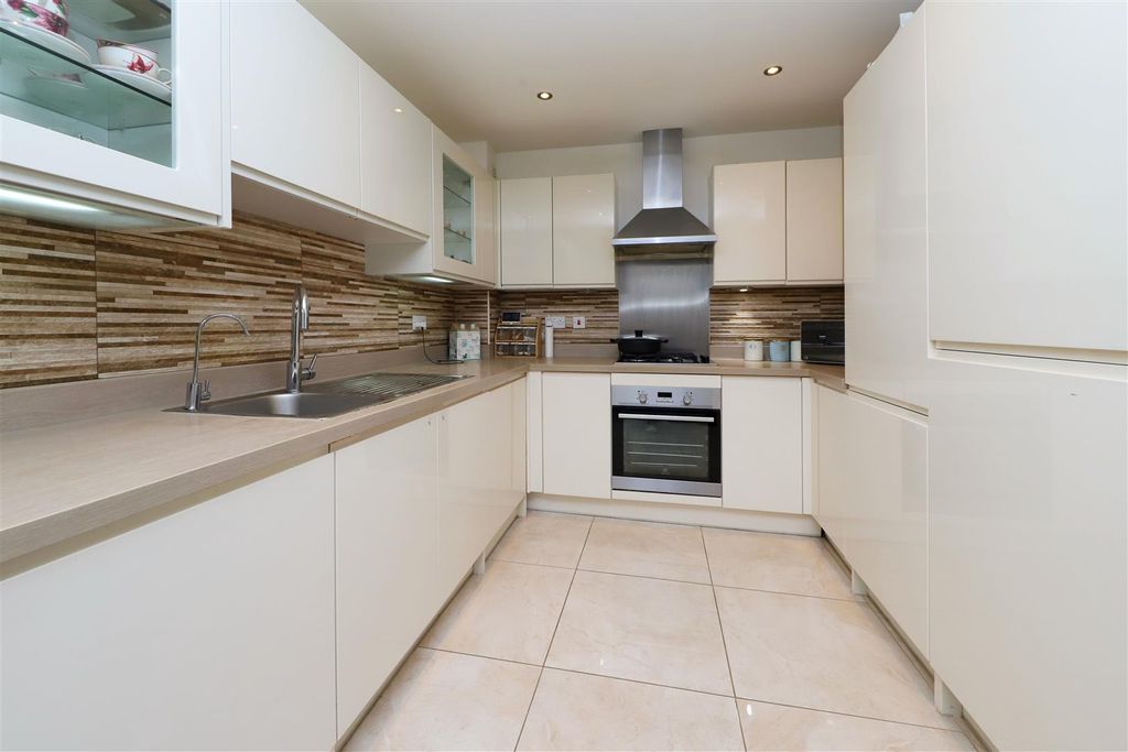 Property photo 3 of 20 Kitchen