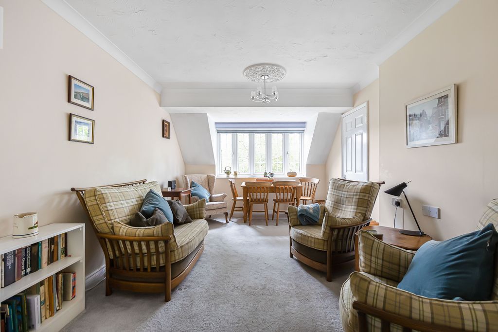 Property photo 2 of 12 Lounge 1