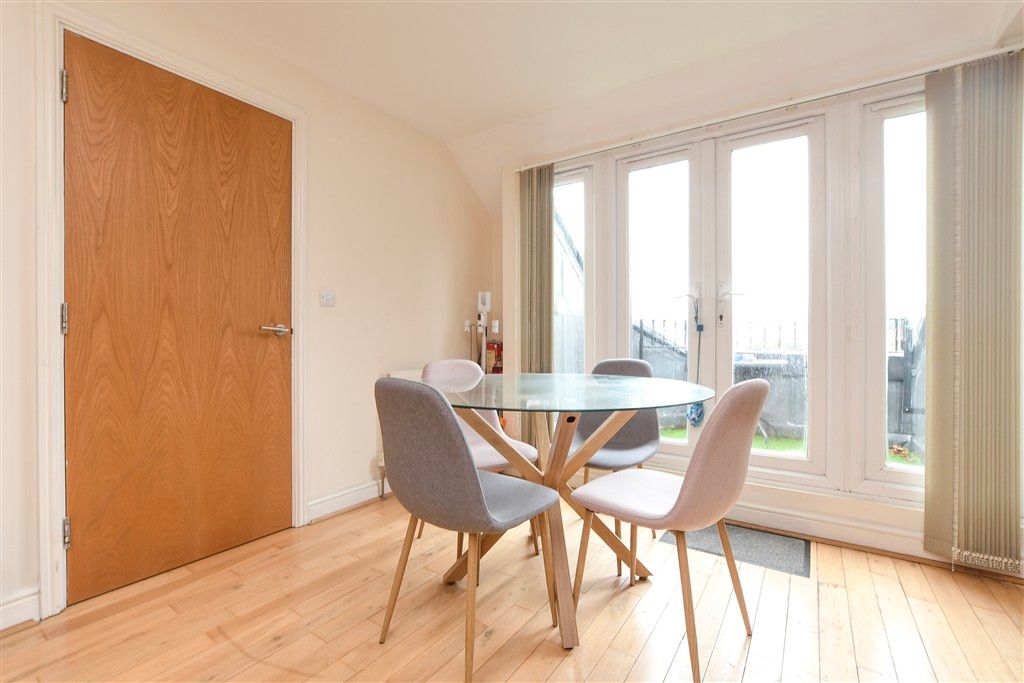 Property photo 3 of 11 Lounge/Diner