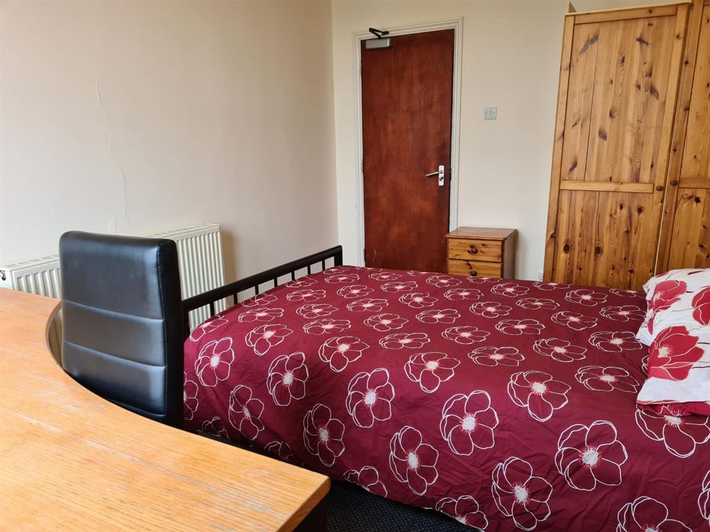 Property photo 3 of 19 Bedroom