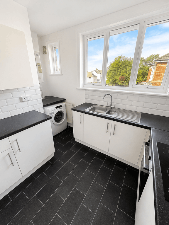 Property photo 3 of 4 Kitchen 1
