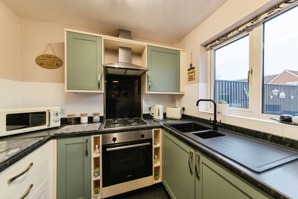 Property photo 2 of 22 Kitchen.