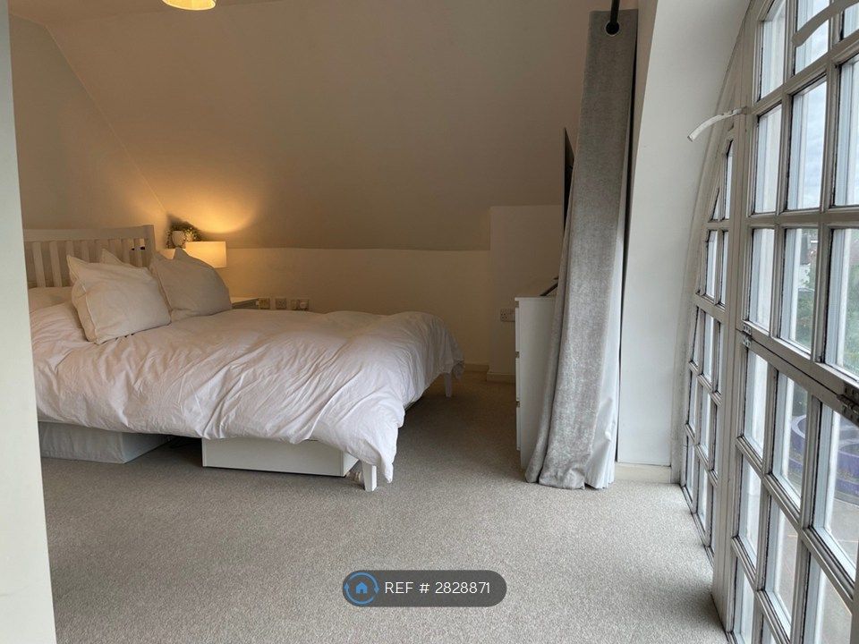 Property photo 3 of 6 Bedroom 1