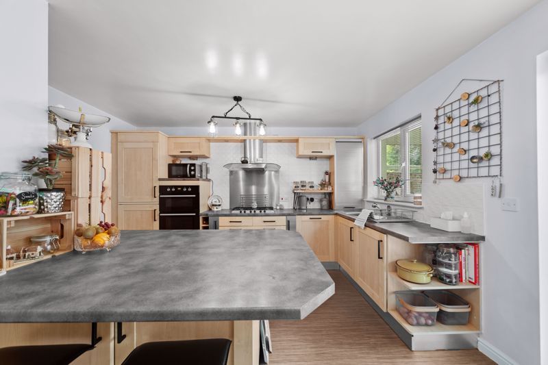 Property photo 3 of 31 Rosedale Court Kitchen Diner