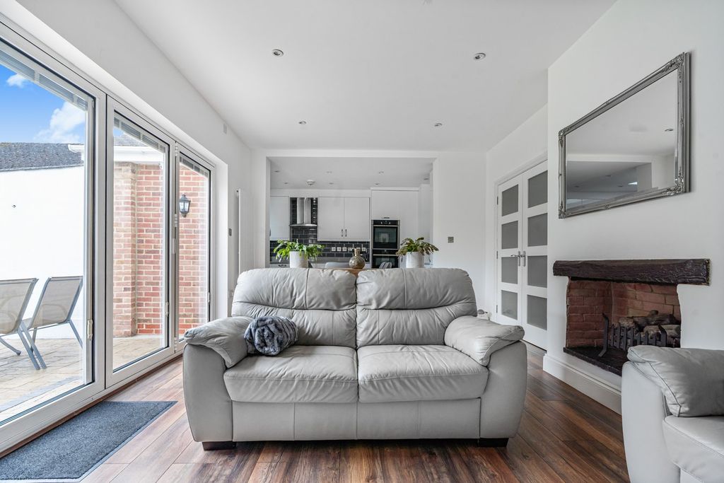 Property photo 3 of 24