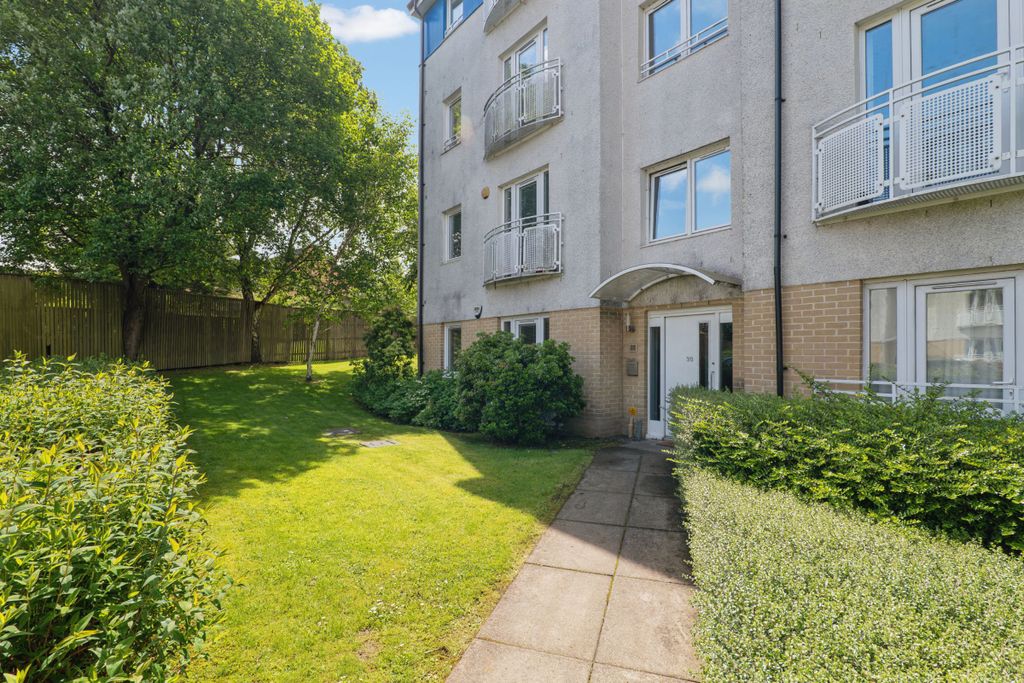 Property photo 2 of 25