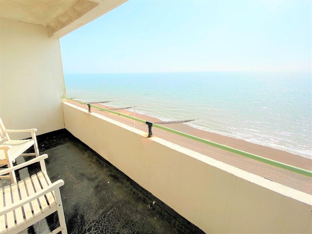 Property photo 3 of 7 Balcony