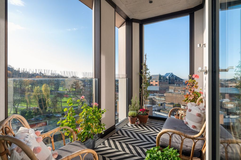 Property photo 1 of 24