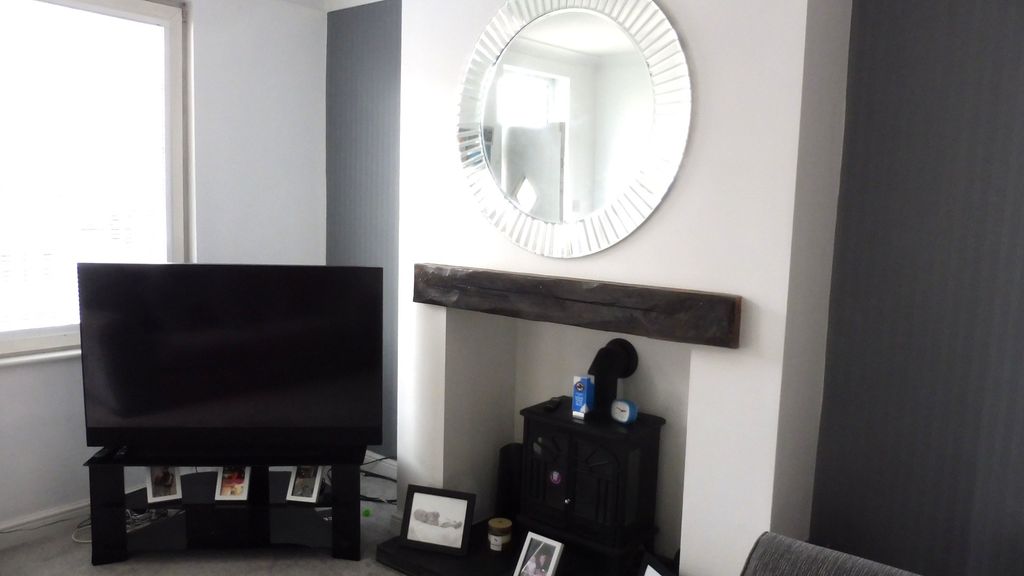 Property photo 3 of 19 Lounge