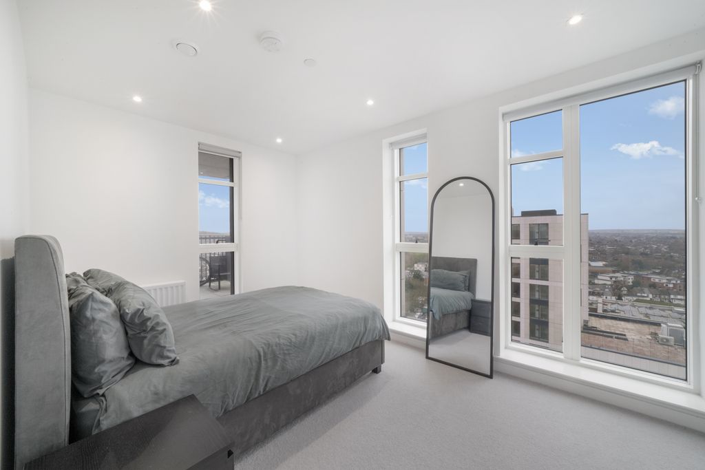 Property photo 1 of 15 Masons Avenue, Harrow, Middlesex Ha3