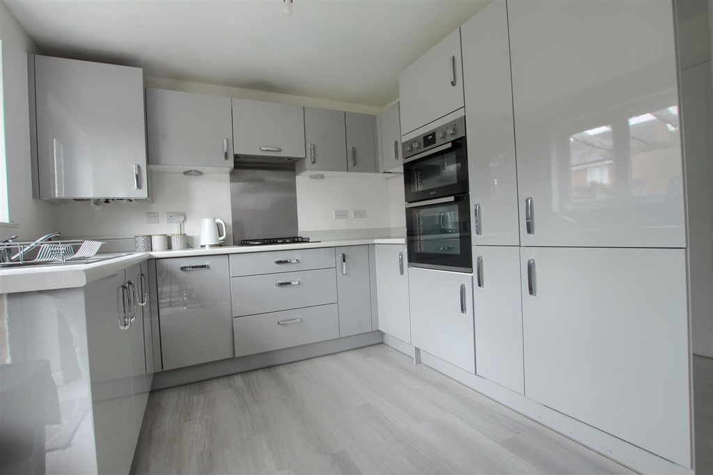Property photo 2 of 12 Rv5.Jpg