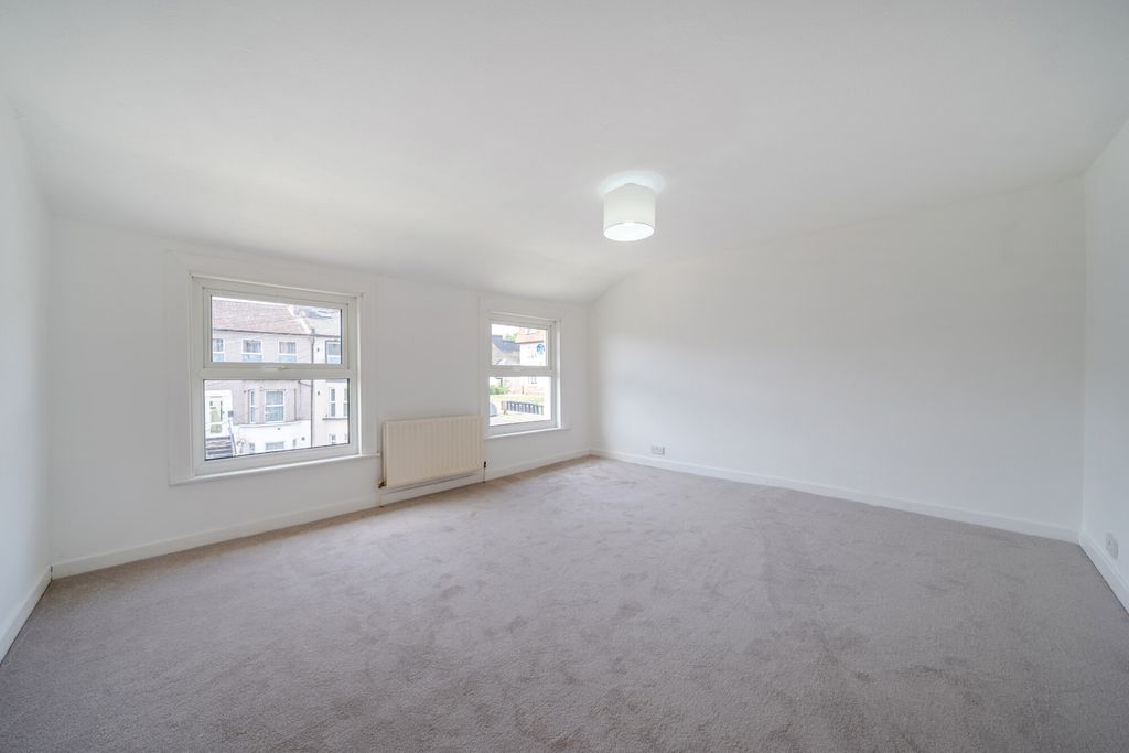 Property photo 2 of 16 1469579-10-6A183c...