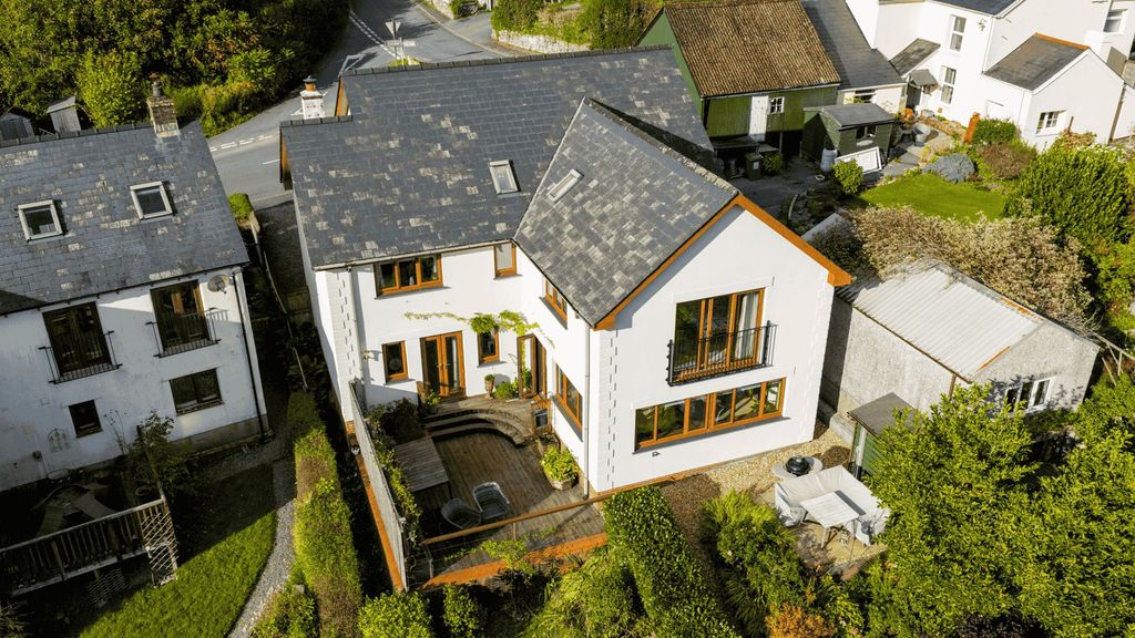 Property photo 2 of 39