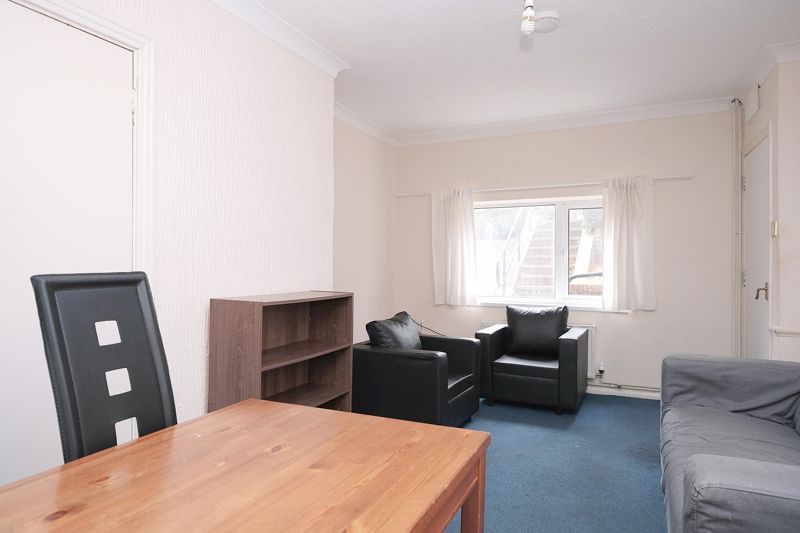 Property photo 1 of 11 Living Room