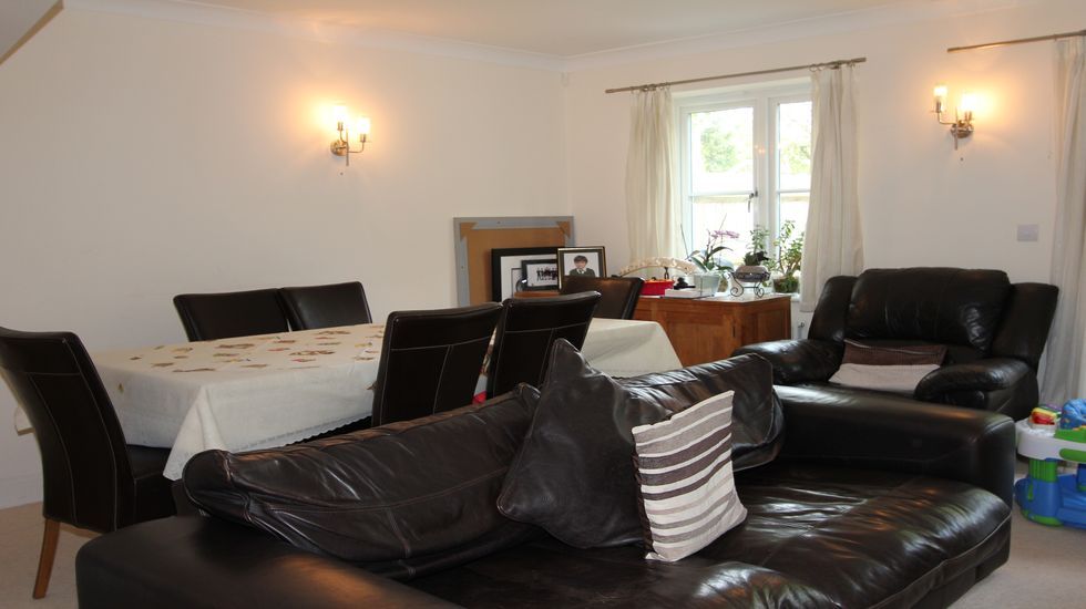 Property photo 3 of 6 Lounge