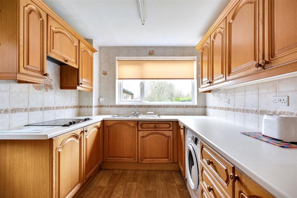 Property photo 3 of 17 Kitchen