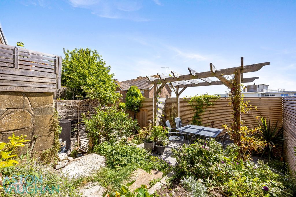 Property photo 3 of 20 5166294