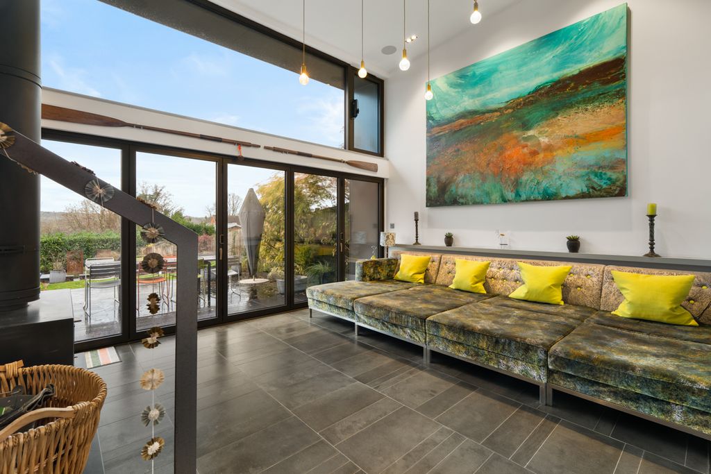 Property photo 3 of 23