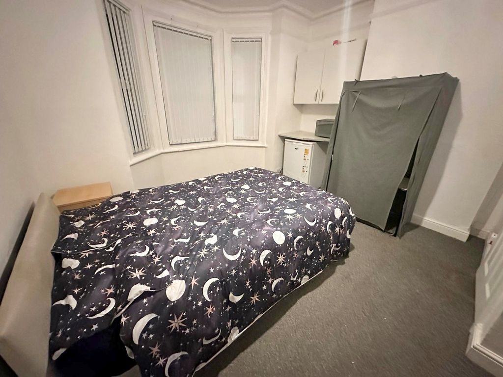 Property photo 2 of 8 2
