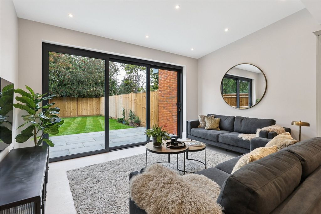Property photo 3 of 15 Seating Area